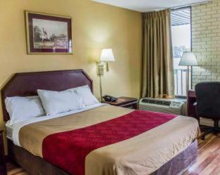 Lodge Econo Creedmoor