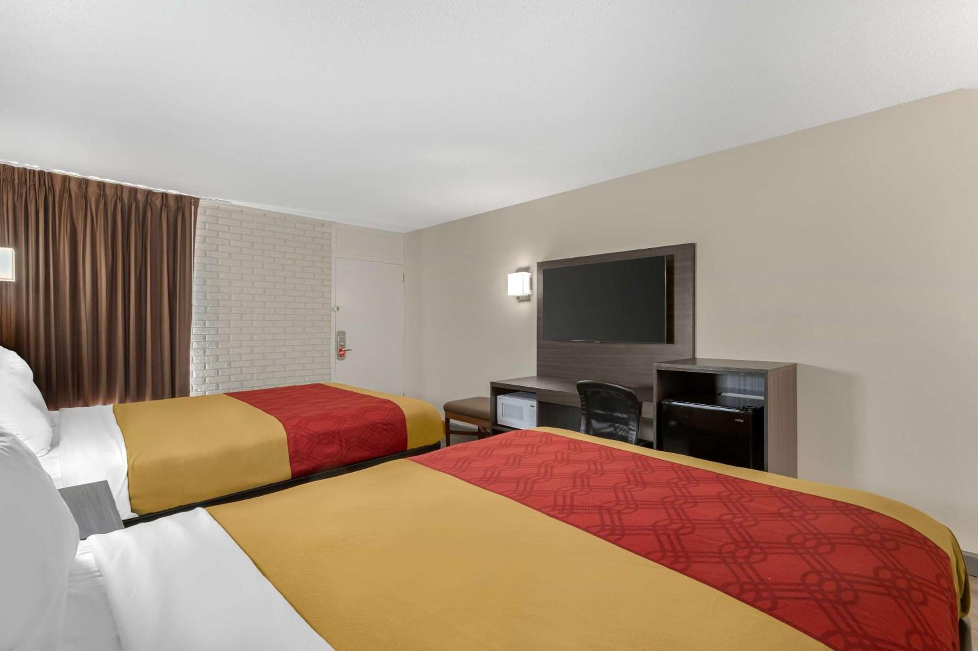 Lodge Econo Creedmoor