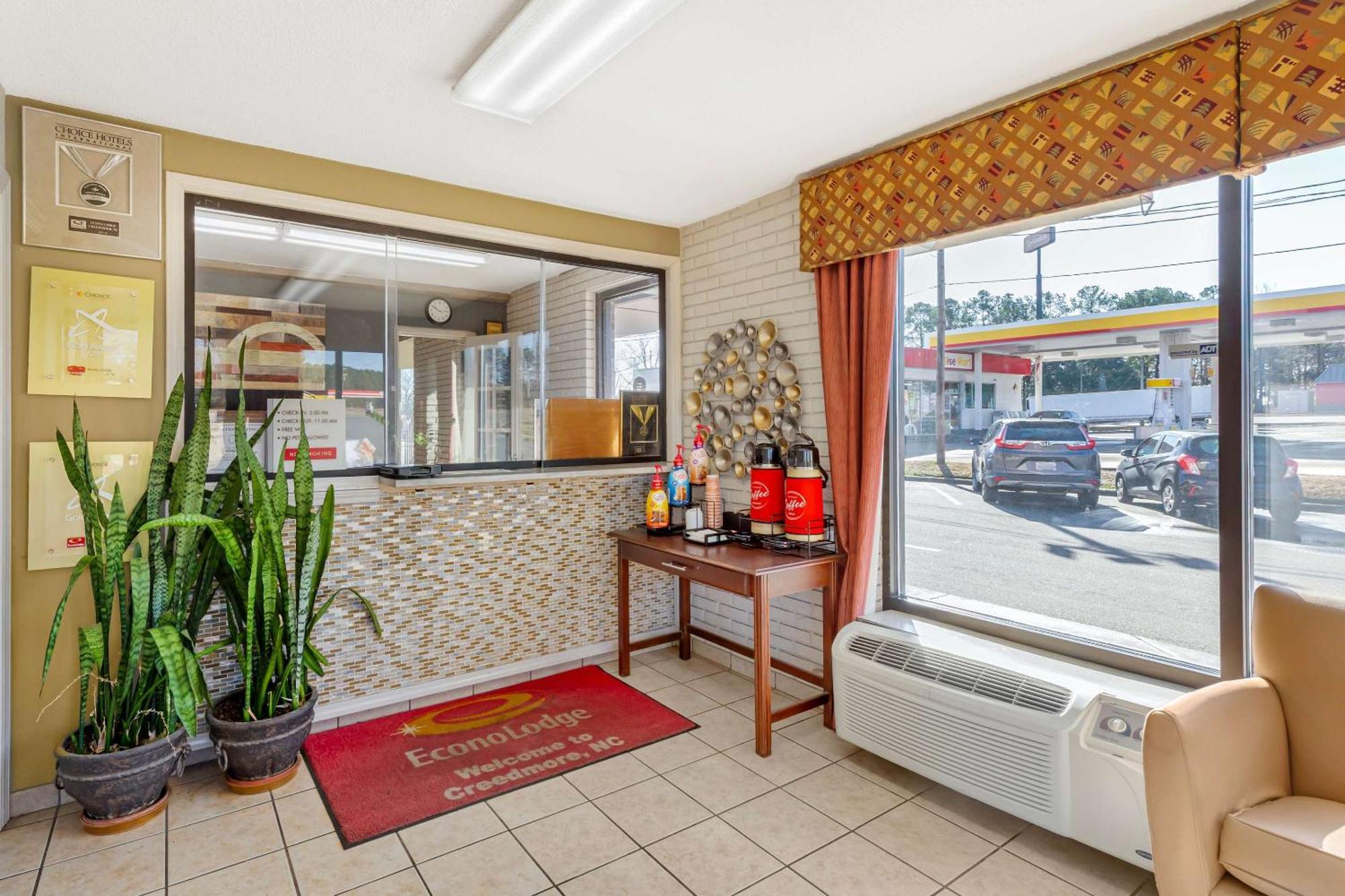 Econo Lodge *